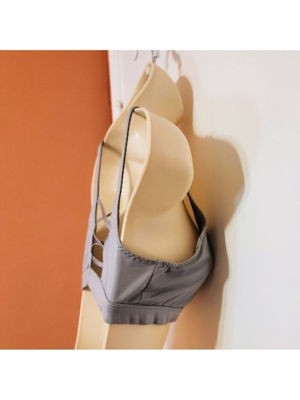 Victoria's Secret Gray Gym Workout Criss-Cross Back Sports Bra Small - Picture 5 of 9